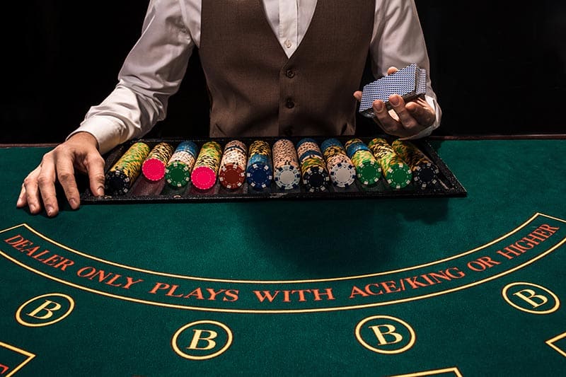 Games with live dealers: key features